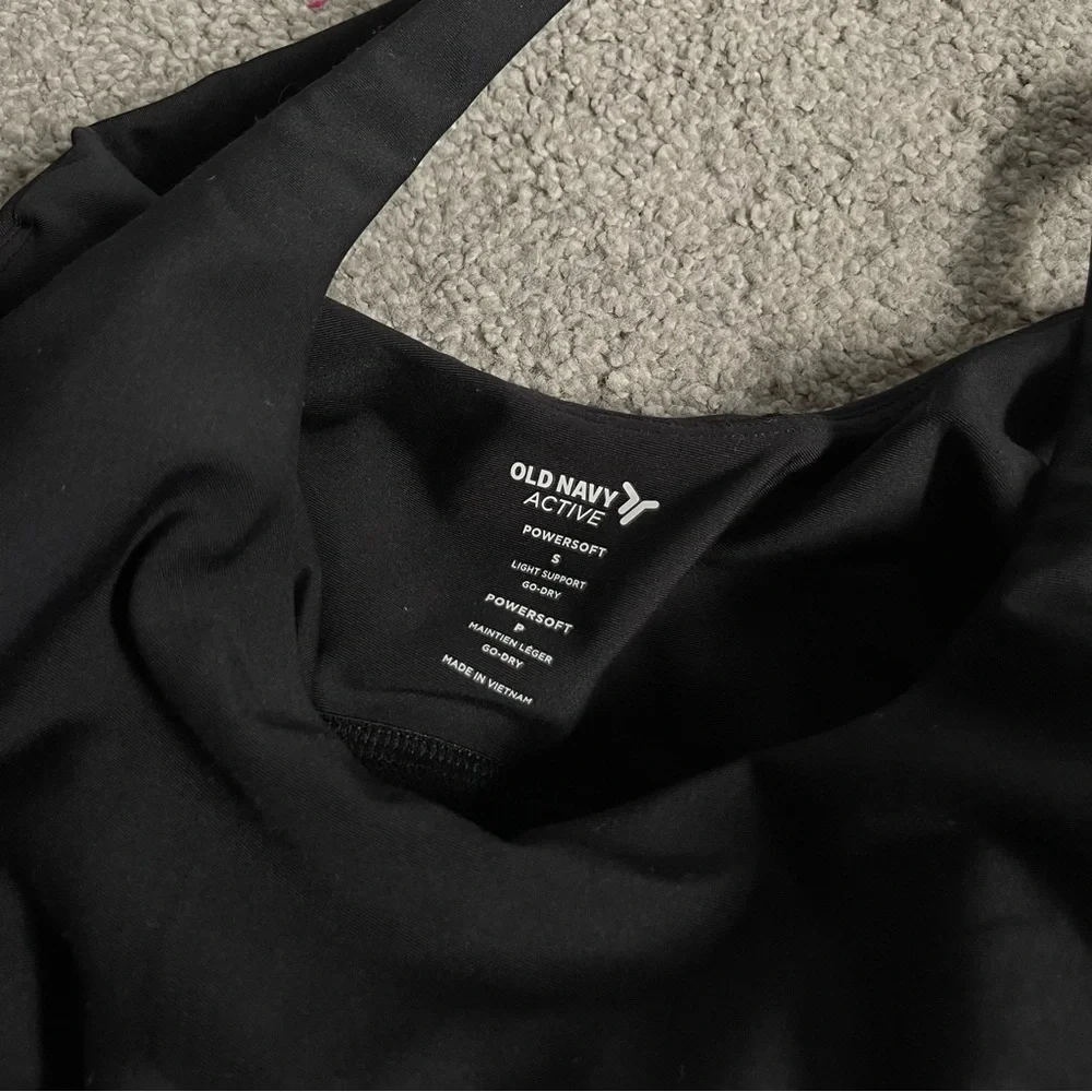 3/$45 Old Navy Scoop-neck Padded Activewear Tank - Picture 5 of 5